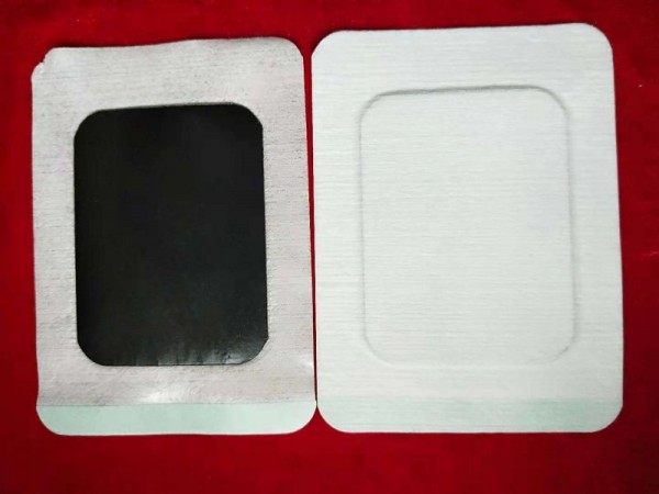 黑膏藥裸片（托和藥芯）